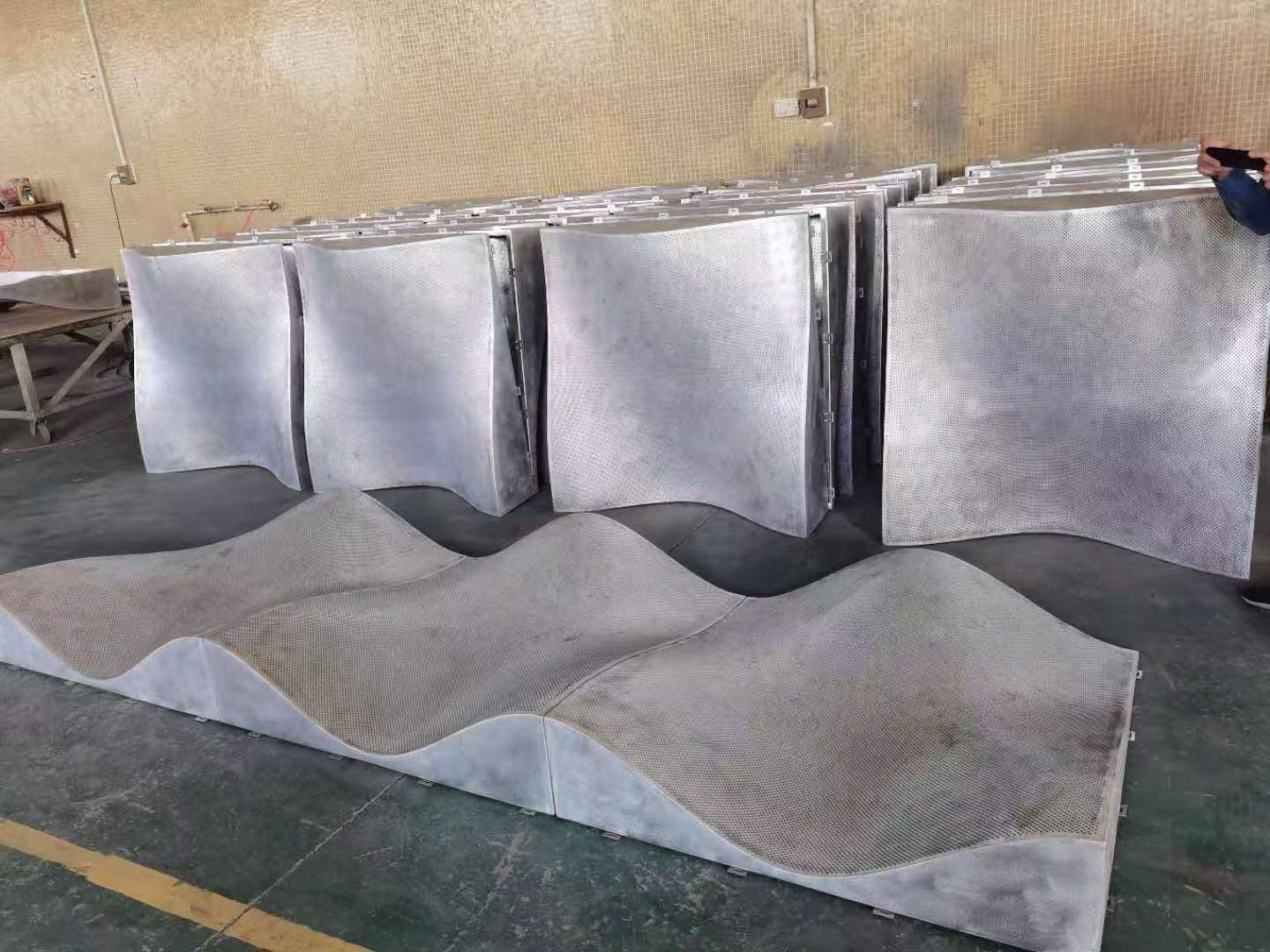 雙曲鋁單板工廠 創(chuàng)造的魔法使者，承載城市的榮耀與夢想