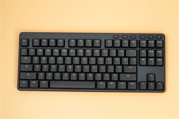 ikbcs200機(jī)械鍵盤(pán)圖賞 無(wú)線(xiàn)雙模與TTC矮紅軸的便攜辦公之選